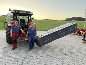 Maschinenübergabe

an Herrn Tauber-Huber Herbert aus
3920 Groß Gerungs - Griesbach

Heckmähwerk Fella Ramos 2870 ISL

 Viel Erfolg und alles Gute