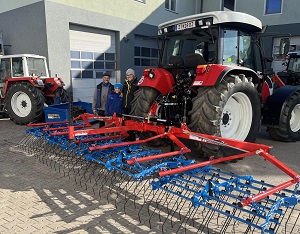 Maschinenübergabe

an Herrn Tauber-Huber Herbert aus
3920 Groß Gerungs - Griesbach

Hatzenbichler Federzahnhackegge 6,00 m

 Viel Erfolg und alles Gute