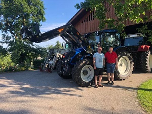 Traktorübergabe

an Herrn Teuschl Franz aus
  3661 Artstetten - Nussendorf

Valtra A114MH4 mit Hauer XB110

Viel Erfolg und alles Gute