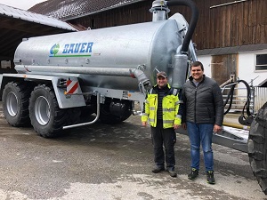 Maschinenübergabe

an Herrn Traxler Günther aus
  3920 Groß Gerungs - Haselbach

Bauer VacuumtankwagenV 125TL

Viel Erfolg und alles Gute