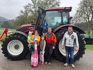 Traktorübergabe

an Familie Wagner aus
3633 Schönbach - Weixelbaumhof

Valtra N175D

Viel Erfolg und alles Gute