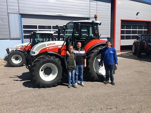 Traktorübergabe

an Herrn Waily Roman aus
  3961 Waldenstein - Groß Neusiedl

Steyr 4120 Multi

Viel Erfolg und alles Gute