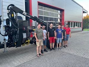 Maschinenübergabe

an die Maschinengemeinschaft
Weichselbaum - Haider - Buxbaum
aus 3925 Arbesbach

Palms H8S mit Kran 4.71

 Viel Erfolg und alles Gute