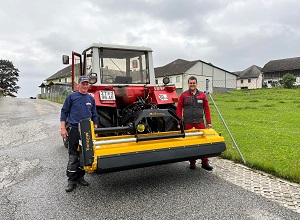 Maschinenübergabe

an Herrn Wiesmayer Jürgen aus
3921 Langschlag - Kainrathschlag

Müthing Mulcher MU-H 220        

Viel Erfolg und alles Gute