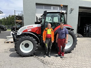 Traktorübergabe

an Herrn Wiesmeier Peter aus
3912 Grafenschlag

Steyr 4110 Kompakt

 Viel Erfolg und alles Gute