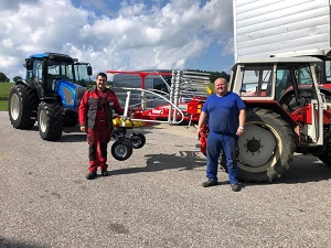 Maschinenübergabe

an Herrn Wurm Martin aus
3924 Schloß Rosenau - Unterrosenauerwald

Schwadkreisel Pöttinger TOP 342

Viel Erfolg und alles Gute