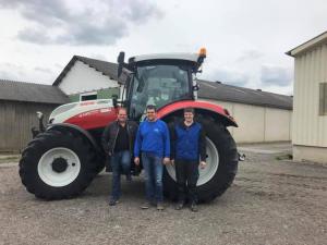 Traktorübergabe

an Zanko Harald und Sebastian aus
  3824 Großau - Süssenbach

  Steyr Profi 4145 S-Control 8

Viel Erfolg und alles Gute