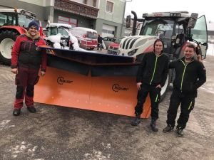 Maschinenübergabe

an die Gemeinde Altmelon aus
3925 Altmelon

Seitenschneepflug Hauer SRS-2 2800
Viel Erfolg und alles Gute