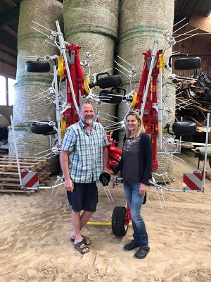 Maschinenübergabe

an Familie Esterhammer aus
  4252 Liebenau - Schanz

Pöttinger Kreiselheuer HIT 8.91

Viel Erfolg und alles Gute