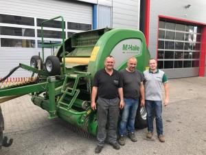 Maschinenübergabe

an Herrn Haumer Werner aus
3962 Heinrichs - Oberlembach

McHale Rundballenpresse F5500
Viel Erfolg und alles Gute