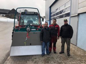 Maschinenübergabe

an Herrn Langthaler und
Herrn Mayrhoher aus
  4273 Unterweißenbach -  Windhing

Pfanzelt Dreipunktwinde DW S160

Viel Erfolg und alles Gute