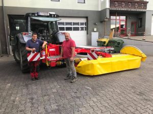 Maschinenübergabe

an den Maschinenring Zwettl-Weitra
Region Unterlembach

Pöttinger Heckscheibenmäwerk Novacat 302
Viel Erfolg und alles Gute