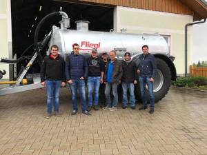 Maschinenübergabe

an Maschinring Zwettl-Weitra KG
  Ortsgruppe Kainrathschlag

  Flieg Vakuumfass VFW 8600 Jumbo Line

Viel Erfolg und alles Gute