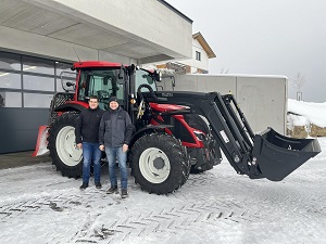 Traktorübergabe

an Herrn Pölzl Reinhard aus
3633 Schönbach - Großpertenschlag

Valtra A95 mit Frontlader          

 Viel Erfolg und alles Gute