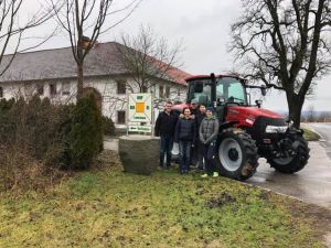 Traktorübergabe

an Familie Ritt-Rammer aus
  4312 Ried in der Riedmark - Blindendorf

Case Luxxum 100
Viel Erfolg und alles Gute