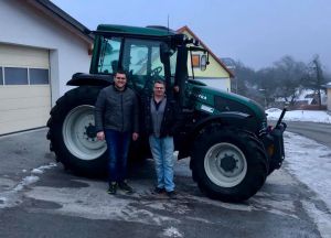 Traktorübergabe

an Herrn Stöcklhuber Josef aus
3610 Weißenkirchen - Stixendorf

Valtra A93

Viel Erfolg und alles Gute